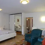 424 Mit Hallenbad *